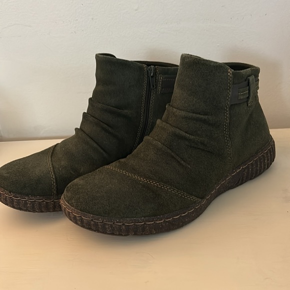 Clarks Collection Leather Ankle Boot-Caroline Derby Dark Green Women’s 9.5 Wide - Picture 2 of 7